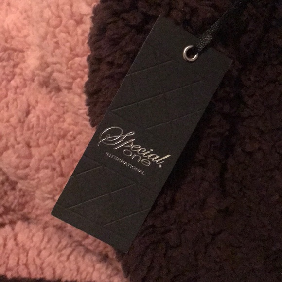 😊Brown with Pink fluffy jacket great for winter - Picture 3 of 3